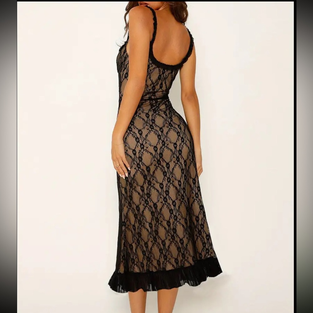 Elegant Black Lace Nightgown - Picture 6 of 8